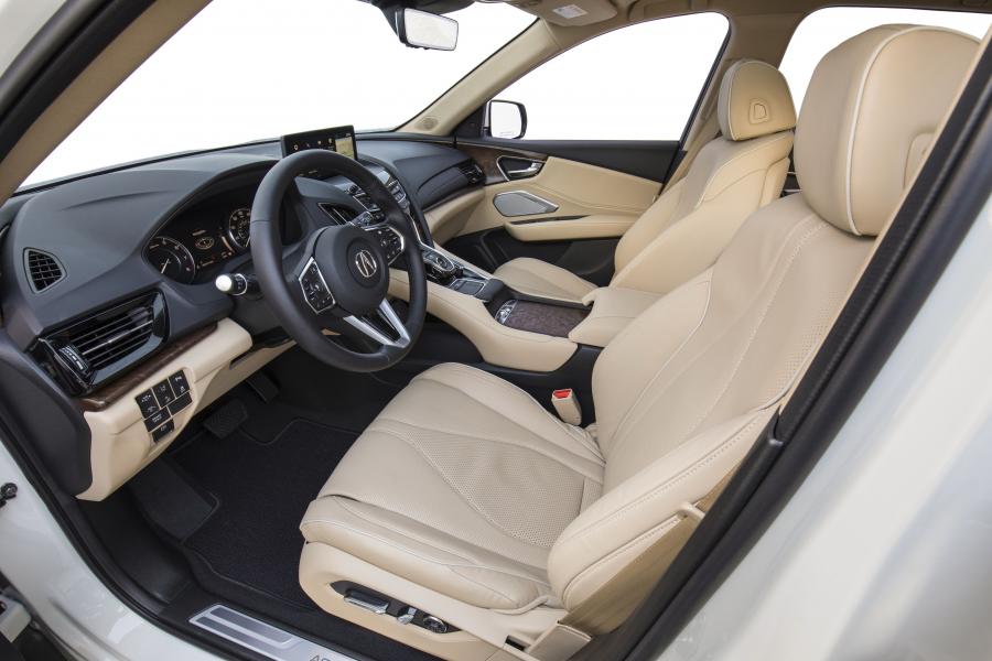 Интерьер Acura RDX 2018 года  (фото 22 из 54)
